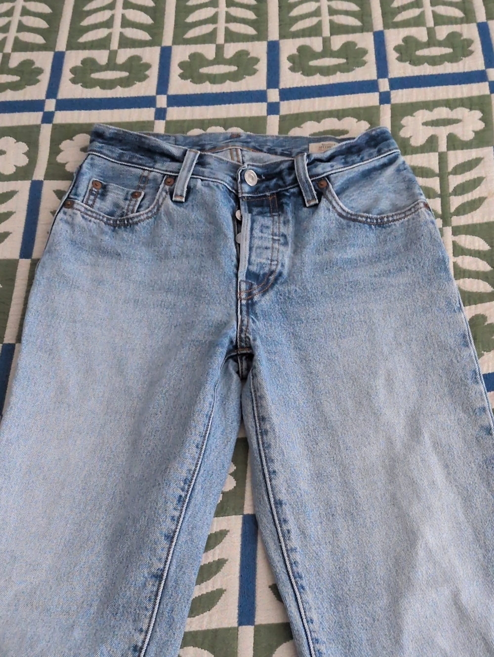 501 '90s Selvedge Women's Jeans - Picture 2 of 10